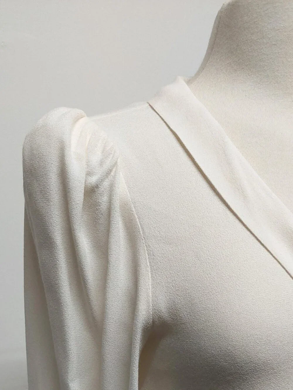 Reformation Ivory “Anaya” Puff shoulder Long-Sleeve Bow Tie Blouse Size: S